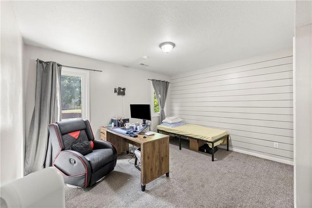 7433 N Smalley Avenue, Kansas City, MO 64158
