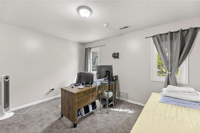 7433 N Smalley Avenue, Kansas City, MO 64158