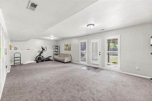 7433 N Smalley Avenue, Kansas City, MO 64158