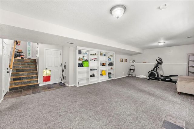 7433 N Smalley Avenue, Kansas City, MO 64158