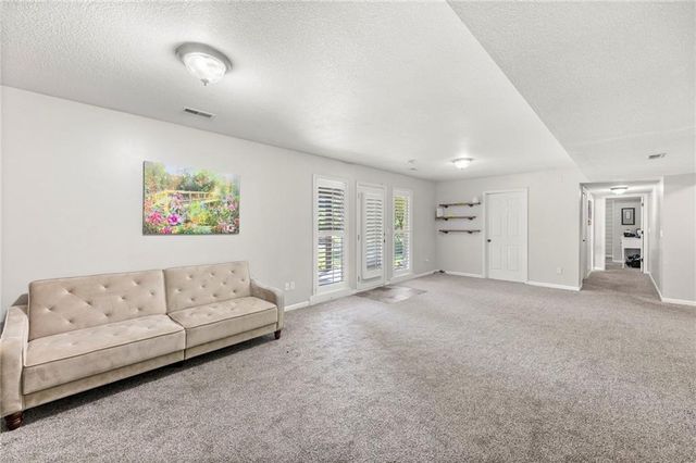 7433 N Smalley Avenue, Kansas City, MO 64158