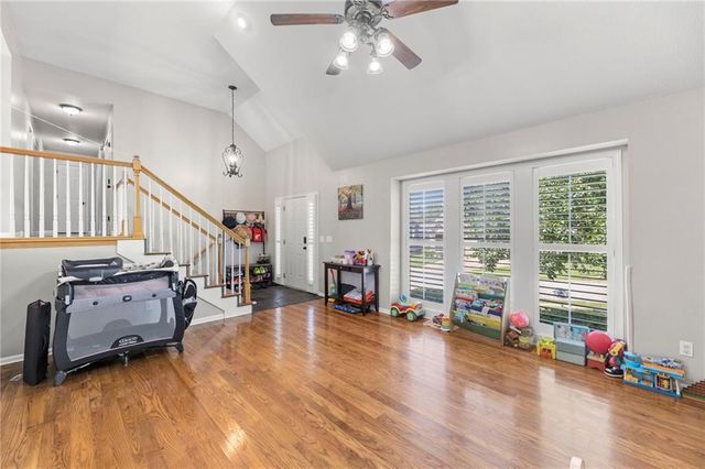 7433 N Smalley Avenue, Kansas City, MO 64158