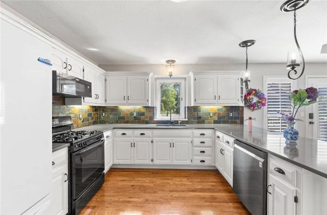 7433 N Smalley Avenue, Kansas City, MO 64158