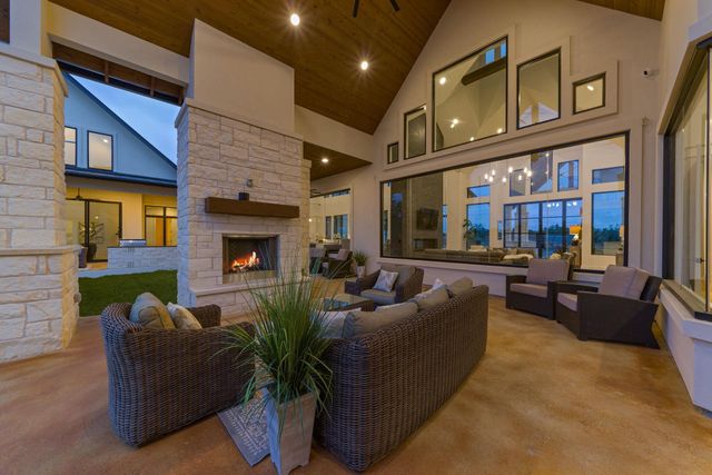 7505 E Us Highway 290, Johnson City, TX 78636