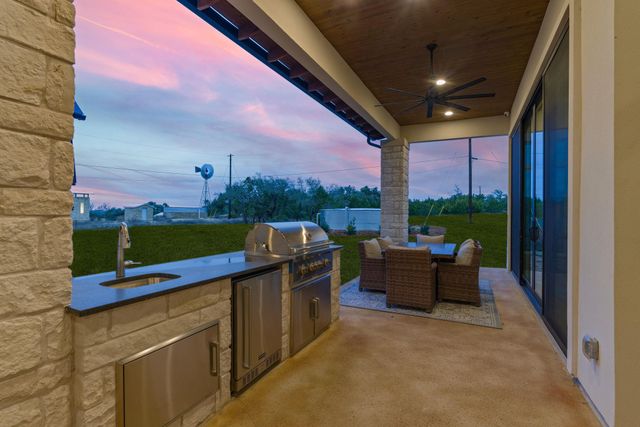 7505 E Us Highway 290, Johnson City, TX 78636