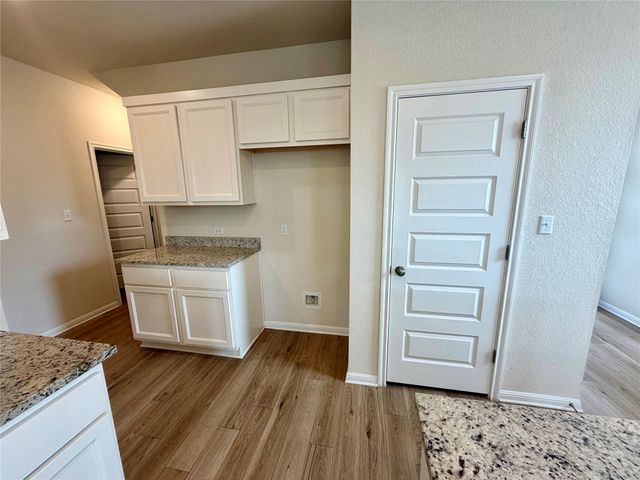 305 Tolo DR, Elgin, TX 78621