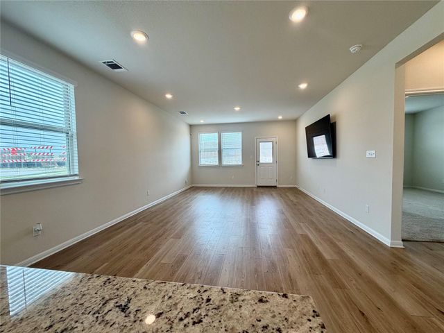 305 Tolo DR, Elgin, TX 78621