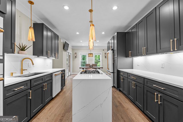 230 Camelot Drive, Fayetteville, GA 30214