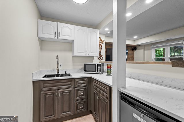 230 Camelot Drive, Fayetteville, GA 30214