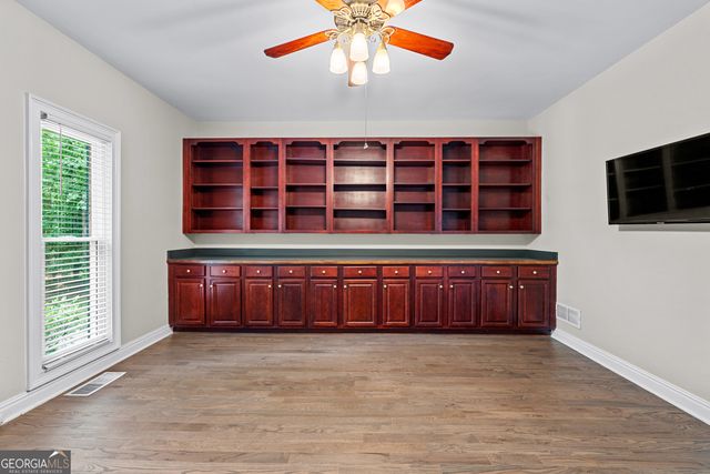 230 Camelot Drive, Fayetteville, GA 30214