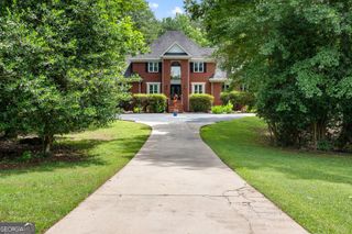 230 Camelot Drive, Fayetteville, GA 30214