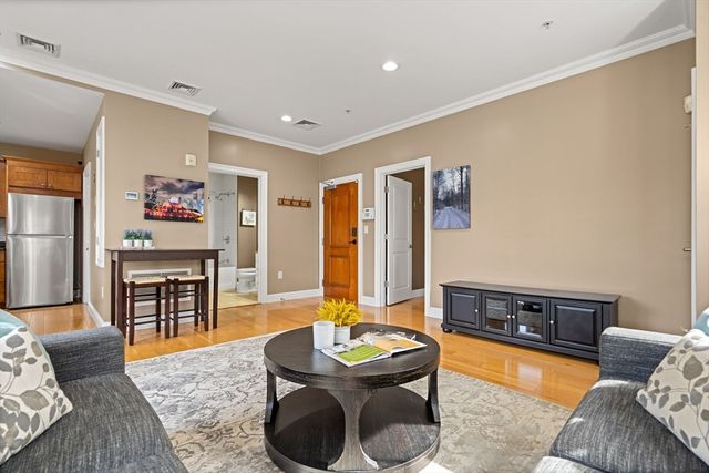 126 Jersey St 201, Boston, MA 02215