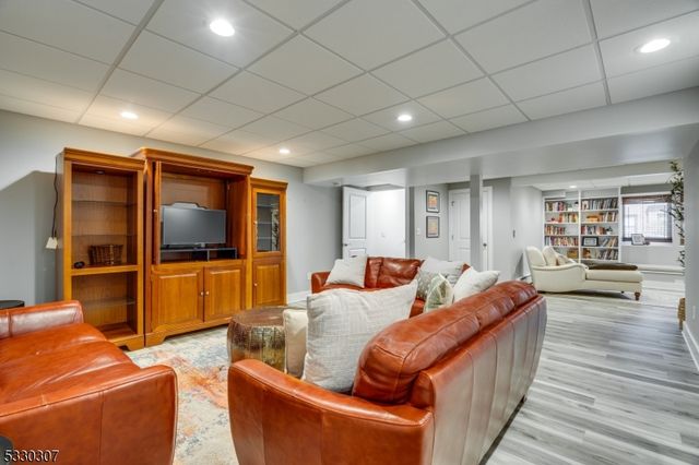 5 E Hartwick Dr, Montgomery Twp., NJ 08558