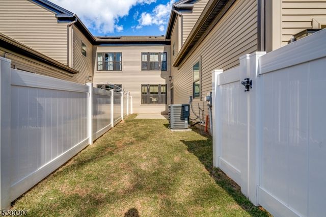 5 E Hartwick Dr, Montgomery Twp., NJ 08558