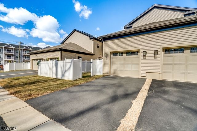 5 E Hartwick Dr, Montgomery Twp., NJ 08558