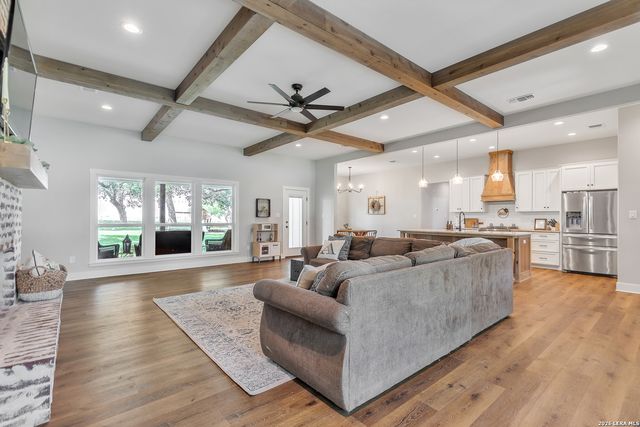 1026 timbercrest, Pleasanton, TX 78064