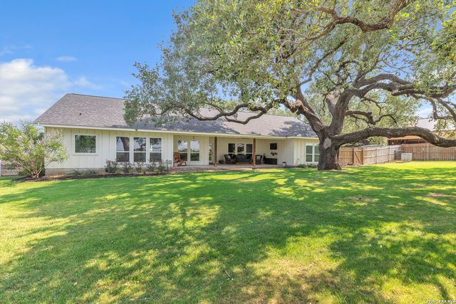 1026 timbercrest, Pleasanton, TX 78064