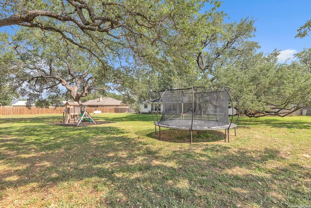 1026 timbercrest, Pleasanton, TX 78064