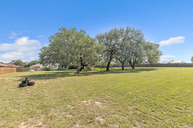 1026 timbercrest, Pleasanton, TX 78064