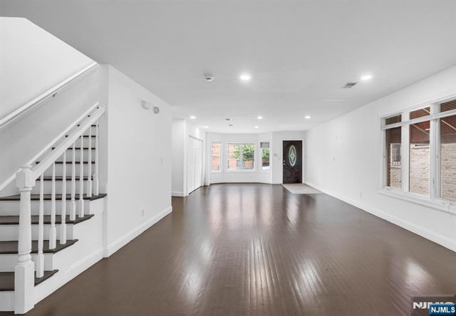 36 W Central Boulevard A, Palisades Park, NJ 07650