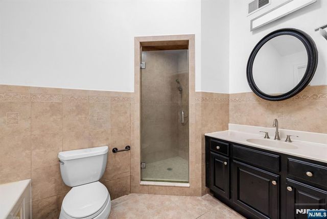 36 W Central Boulevard A, Palisades Park, NJ 07650