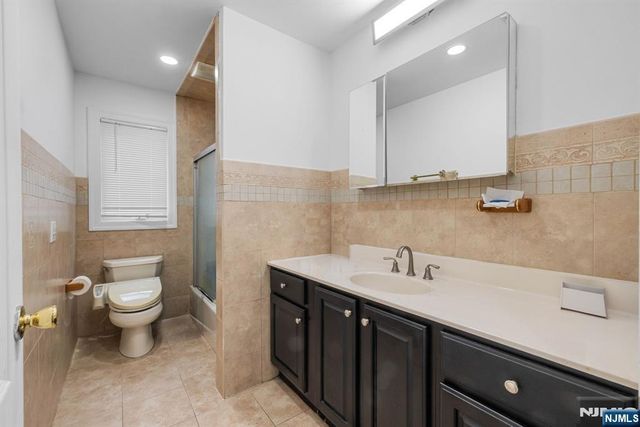 36 W Central Boulevard A, Palisades Park, NJ 07650