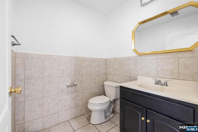 36 W Central Boulevard A, Palisades Park, NJ 07650