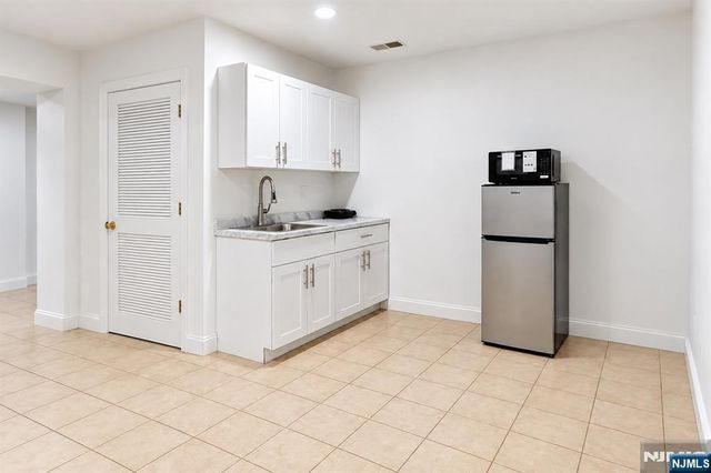 36 W Central Boulevard A, Palisades Park, NJ 07650