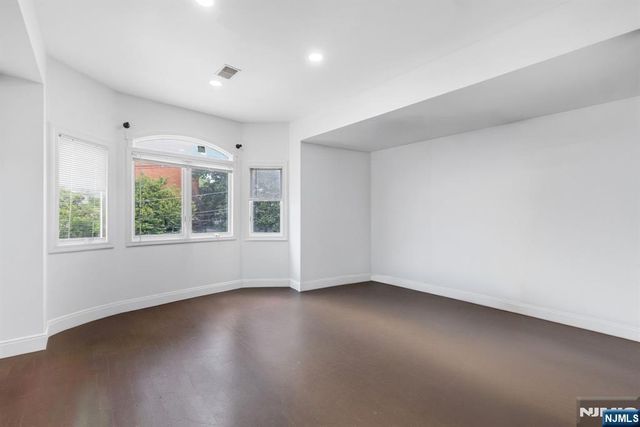 36 W Central Boulevard A, Palisades Park, NJ 07650