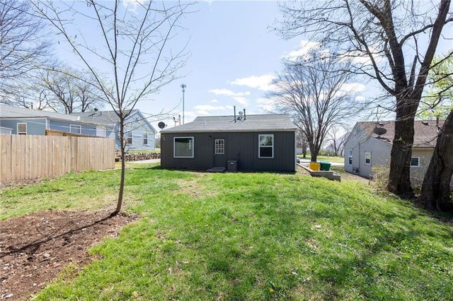 4714 Shawnee Drive, Kansas City, KS 66106