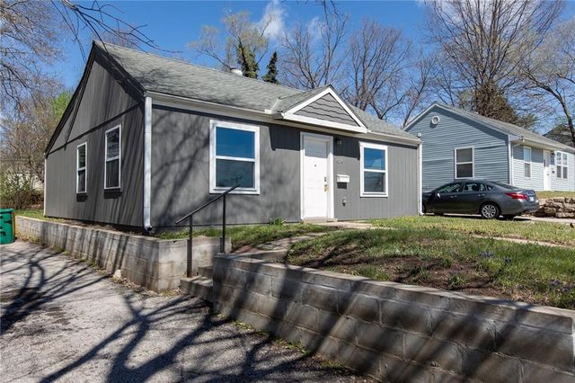 4714 Shawnee Drive, Kansas City, KS 66106