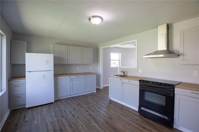 4714 Shawnee Drive, Kansas City, KS 66106