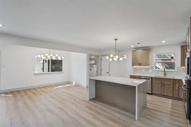 2807 Shadowdale Drive, Houston, TX 77043