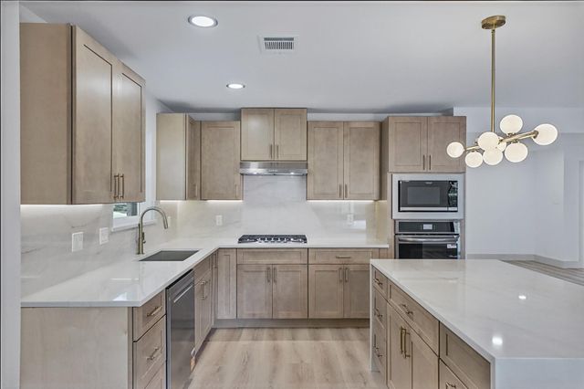 2807 Shadowdale Drive, Houston, TX 77043