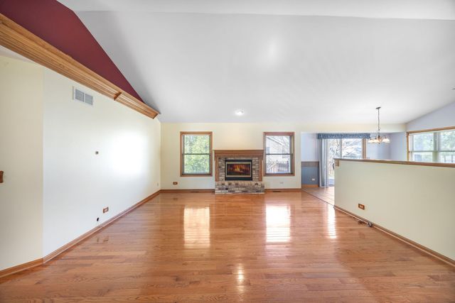 1621 Ash Avenue, Woodstock, IL 60098