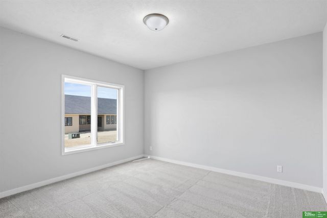 5504 N 212th Avenue, Elkhorn, NE 68022