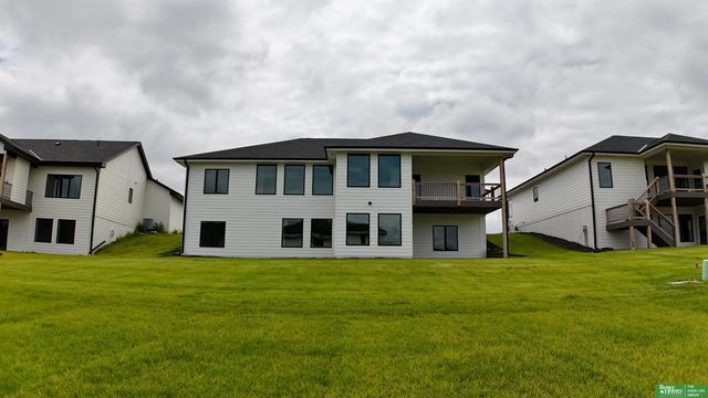 5504 N 212th Avenue, Elkhorn, NE 68022