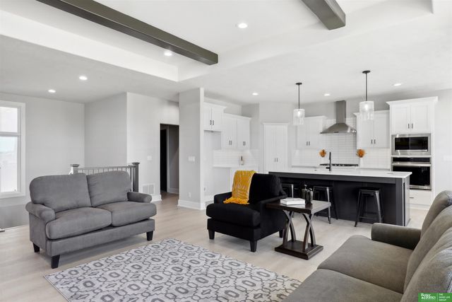 5504 N 212th Avenue, Elkhorn, NE 68022