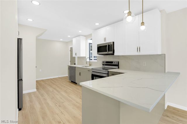 8612 W Moreland Road, Parma, OH 44129