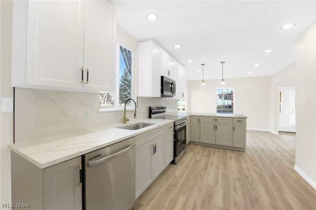 8612 W Moreland Road, Parma, OH 44129