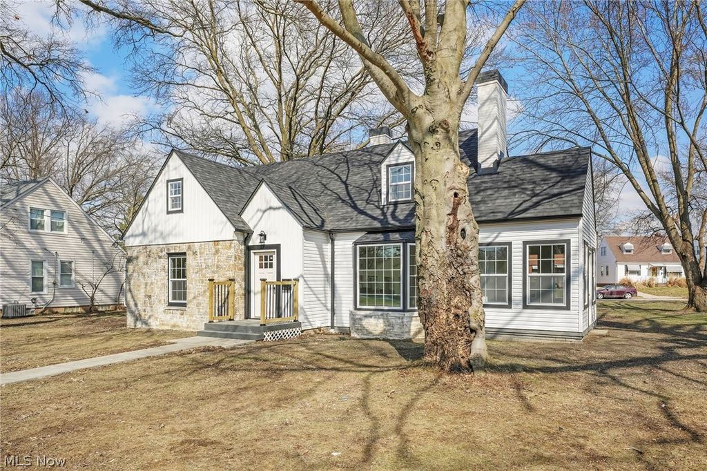 8612 W Moreland Road, Parma, OH 44129