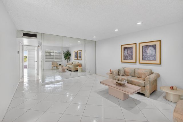 955 Normandy Trail, Delray Beach, FL 33484