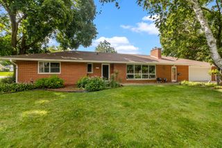 430 Laurel Avenue, Woodstock, IL 60098