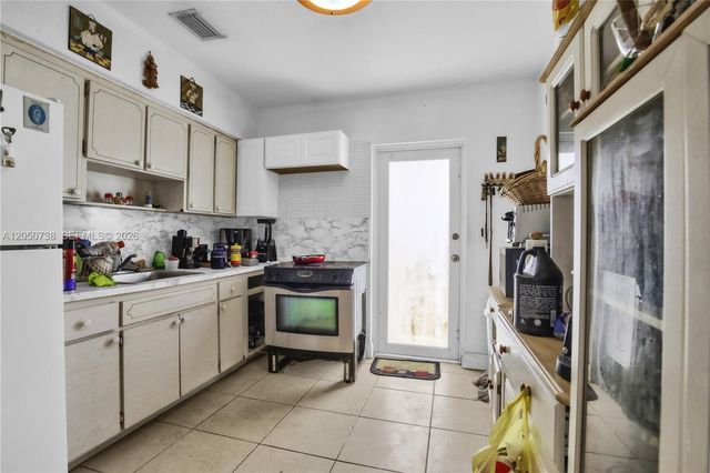 1052 NW 25th Avenue, Miami, FL 33125