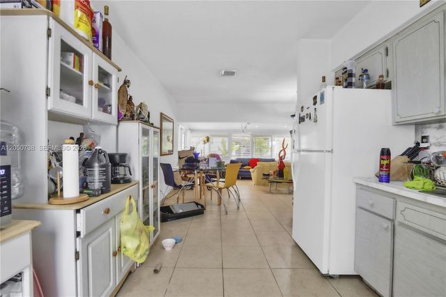 1052 NW 25th Avenue, Miami, FL 33125
