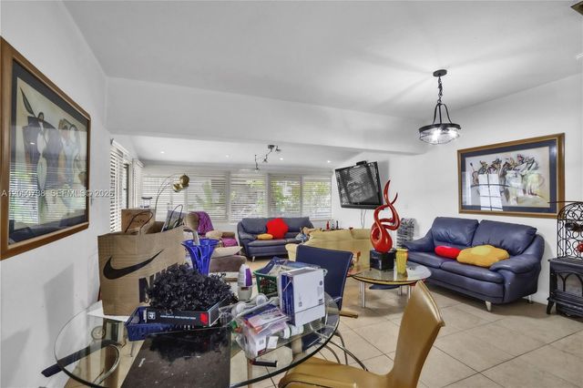 1052 NW 25th Avenue, Miami, FL 33125