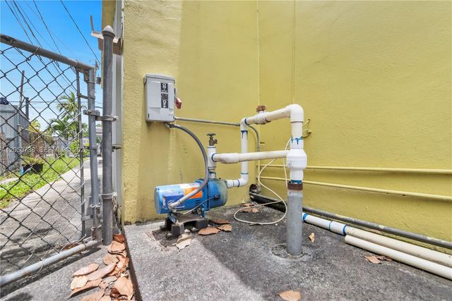 1052 NW 25th Avenue, Miami, FL 33125