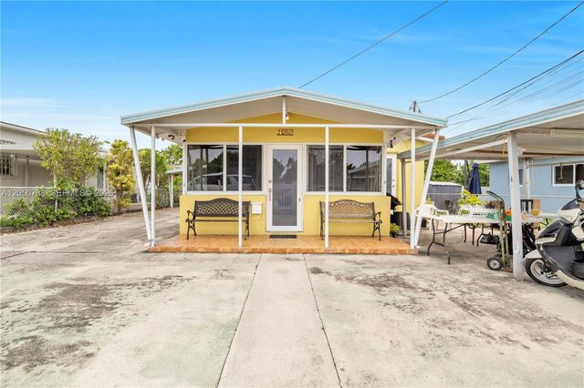 1052 NW 25th Avenue, Miami, FL 33125