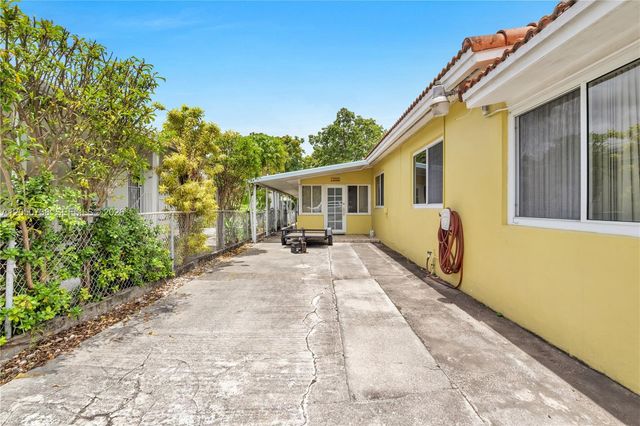 1052 NW 25th Avenue, Miami, FL 33125