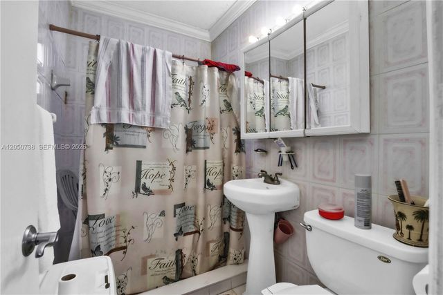 1052 NW 25th Avenue, Miami, FL 33125